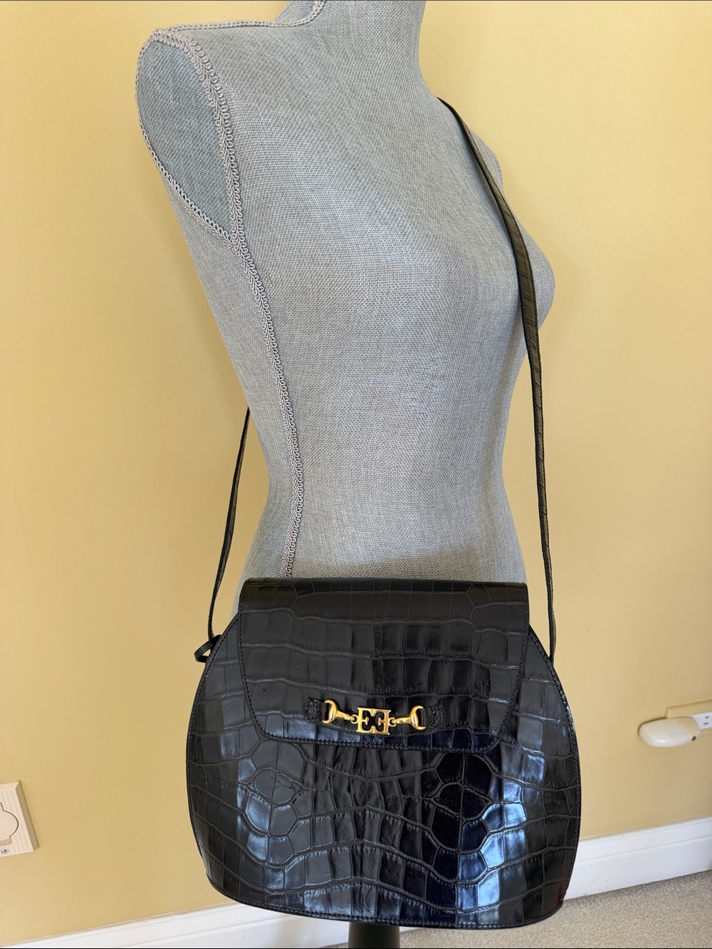 Escada Bag - Picture 2 of 12